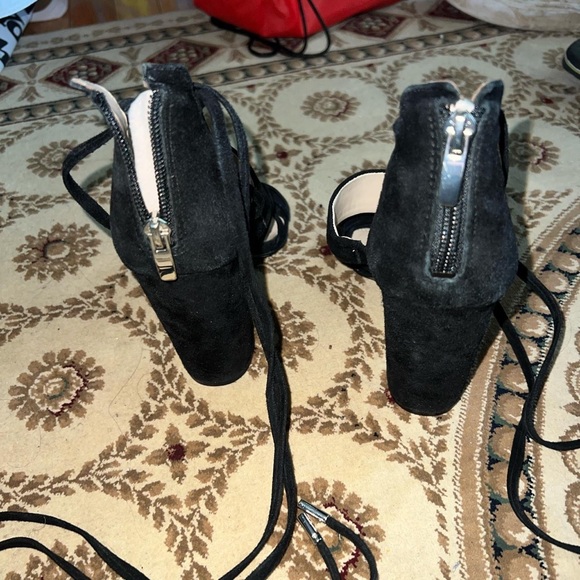 guess strappy heels - Picture 3 of 5